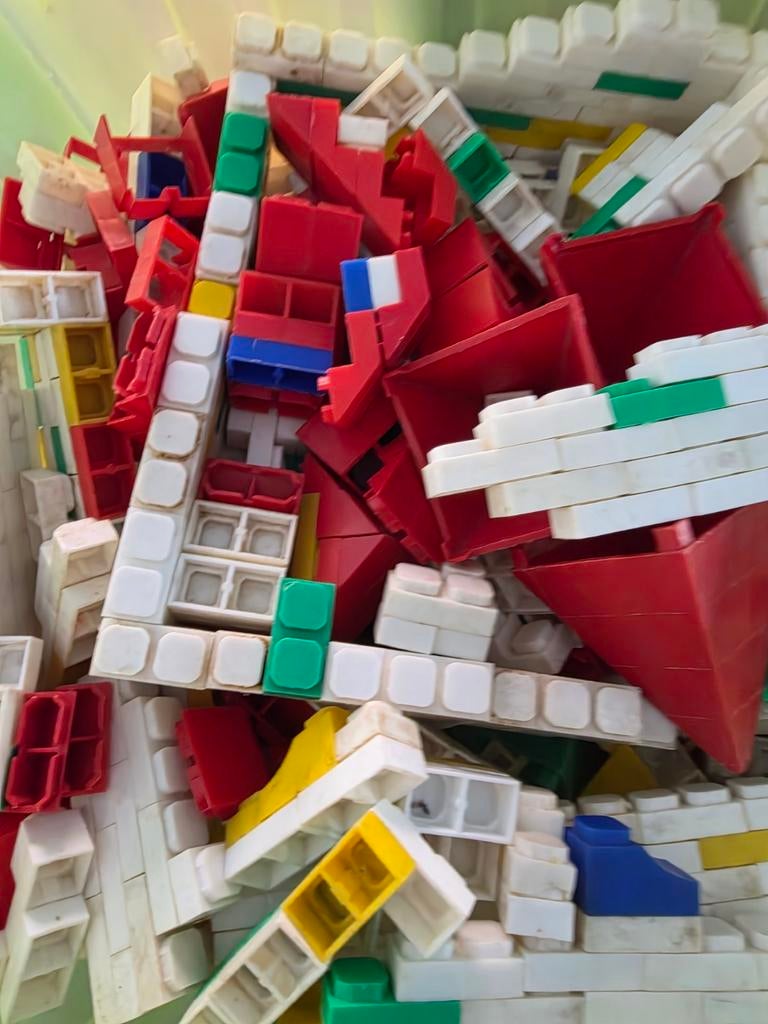 Bambino stenen grote plastic krat vol, Ophalen of Verzenden