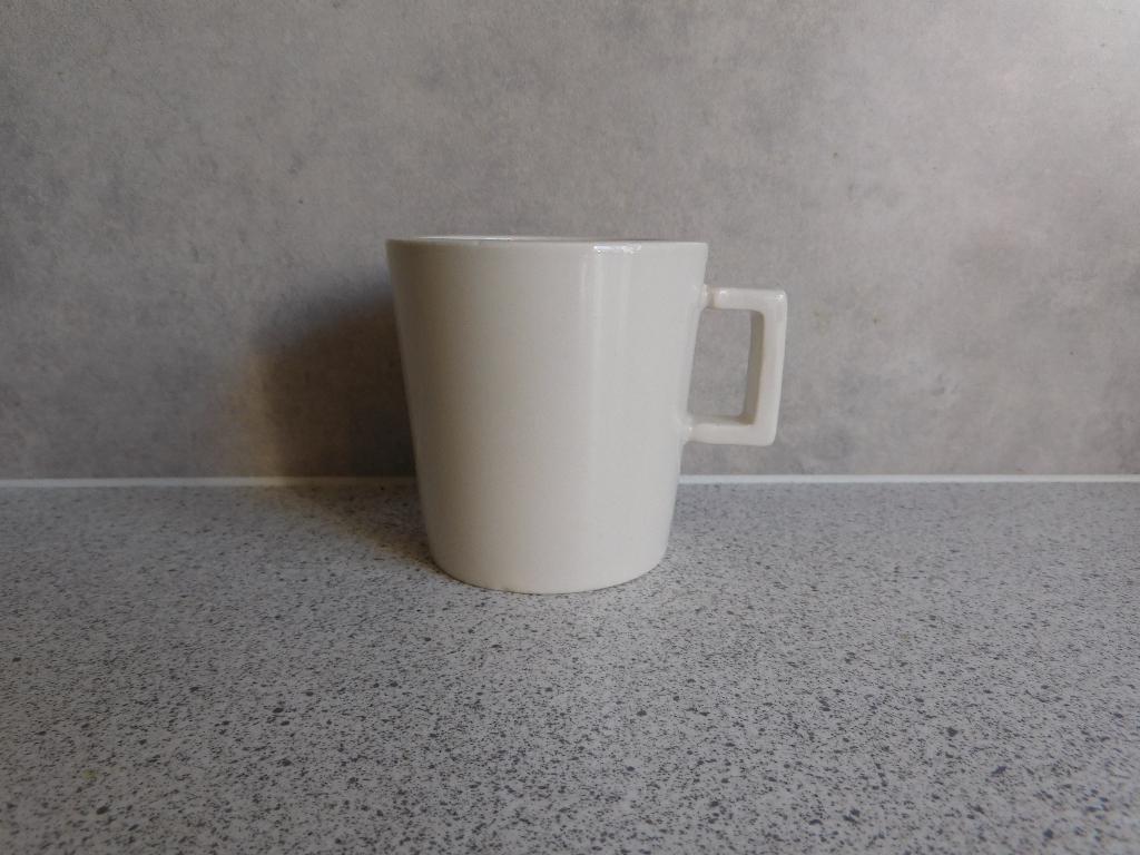 Mok 180 ml. Crème DIK Fairtrade Piet Hein Eek, Ophalen of Verzenden, Zo goed als nieuw, Overige stijlen, Kop(pen) en/of Schotel(s)