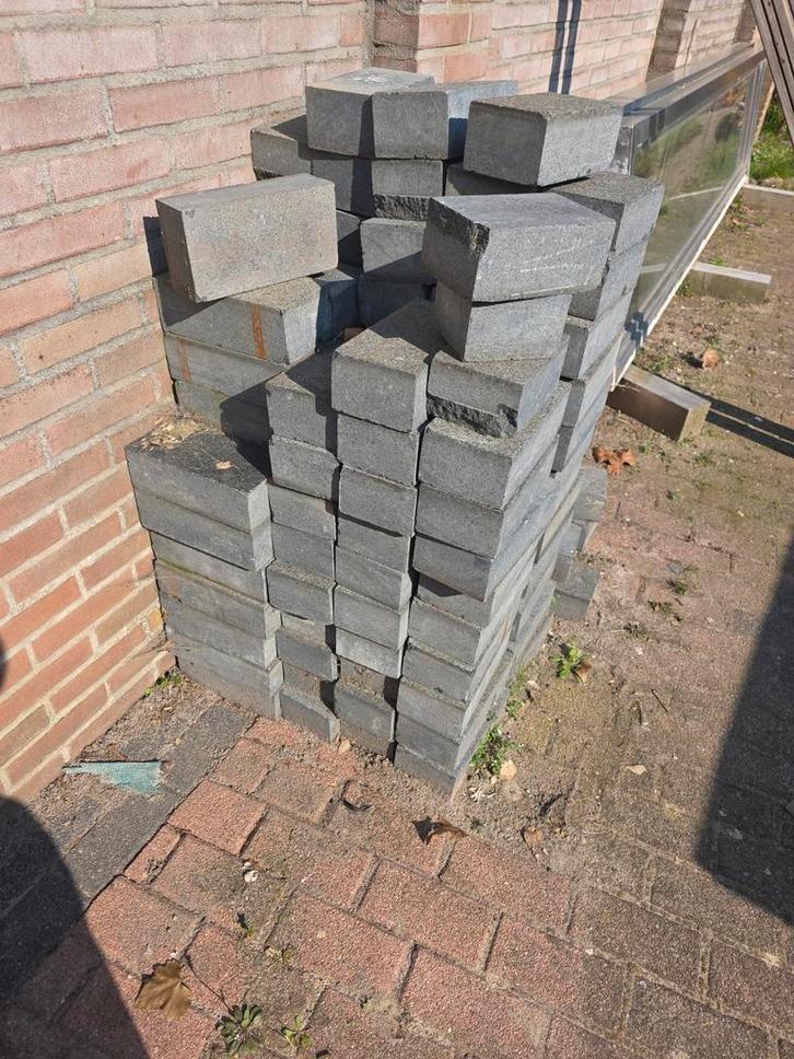 Oude granieten stapel blokken, Tuin en Terras, Tegels en Klinkers, Overige typen, Natuursteen, Ophalen of Verzenden