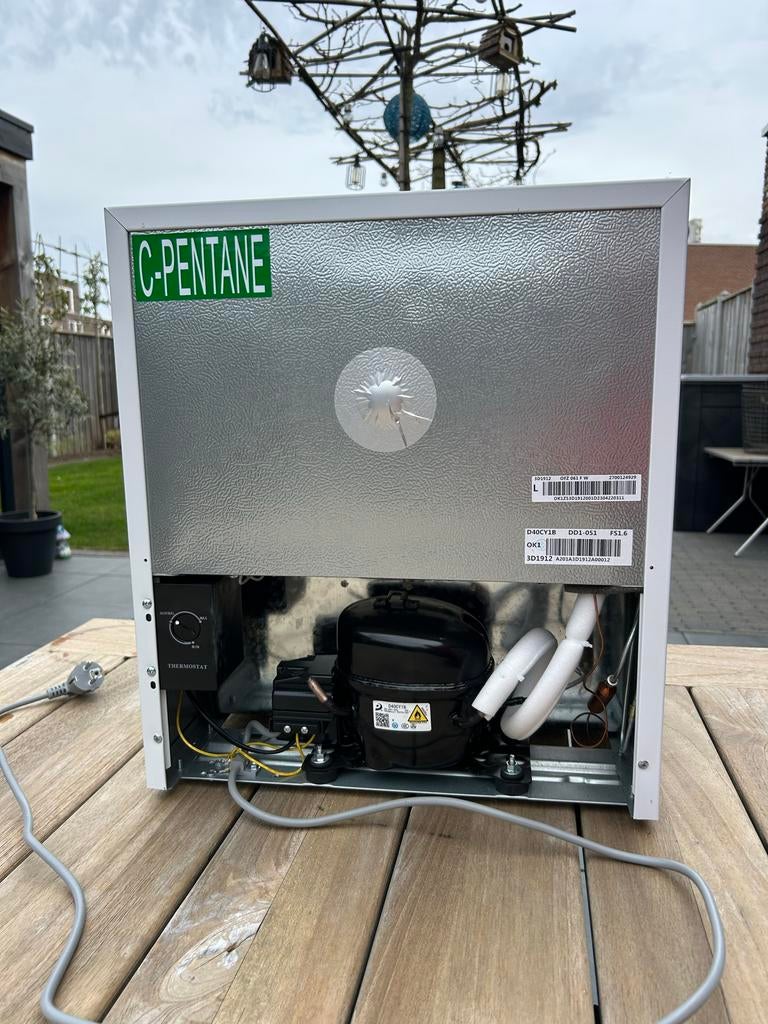 Mini vriezer, Witgoed en Apparatuur, Vriezers en Diepvrieskisten, Minder dan 85 cm, Minder dan 60 cm, Zo goed als nieuw, Vrijstaand