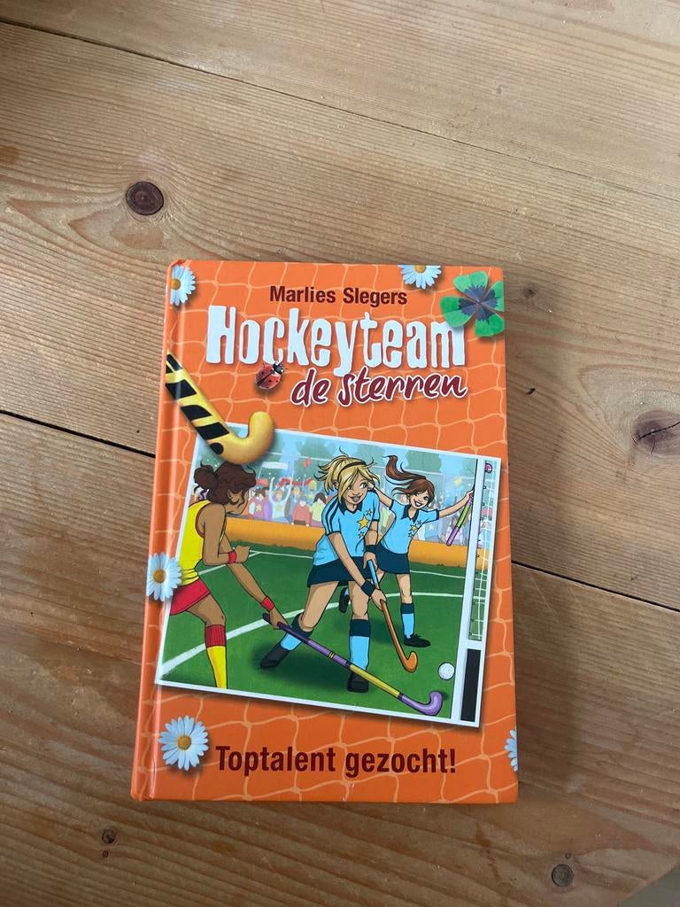 Hockeyteam de Sterren: Toptalent Gezocht! - Marlies Slegers, Boeken, Ophalen of Verzenden, Gelezen, Fictie