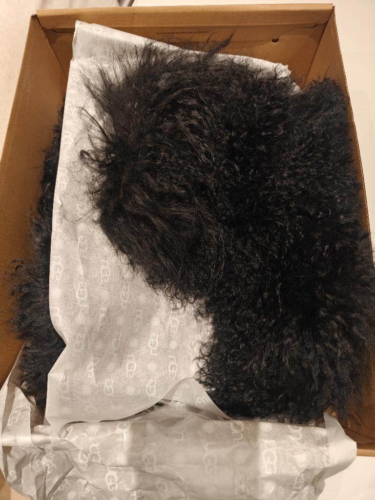 UGG Classic Short Fluff Momma Boot size 39, Kleding | Dames, Schoenen, UGG, Zwart, Snowboots, Nieuw