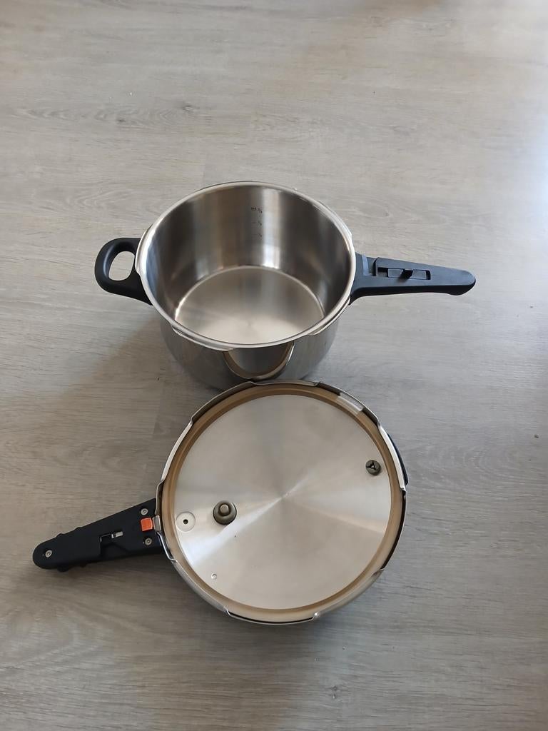 WMF PERFECT SNELKOOKPAN, Ophalen of Verzenden, Zo goed als nieuw