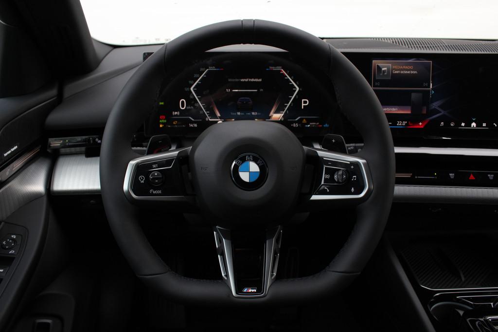 BMW 5 Serie Touring 520i M Sport Automaat / Trekhaak / Adapt, Automaat, 1998 cc, Achterwielaandrijving, Zilver of Grijs