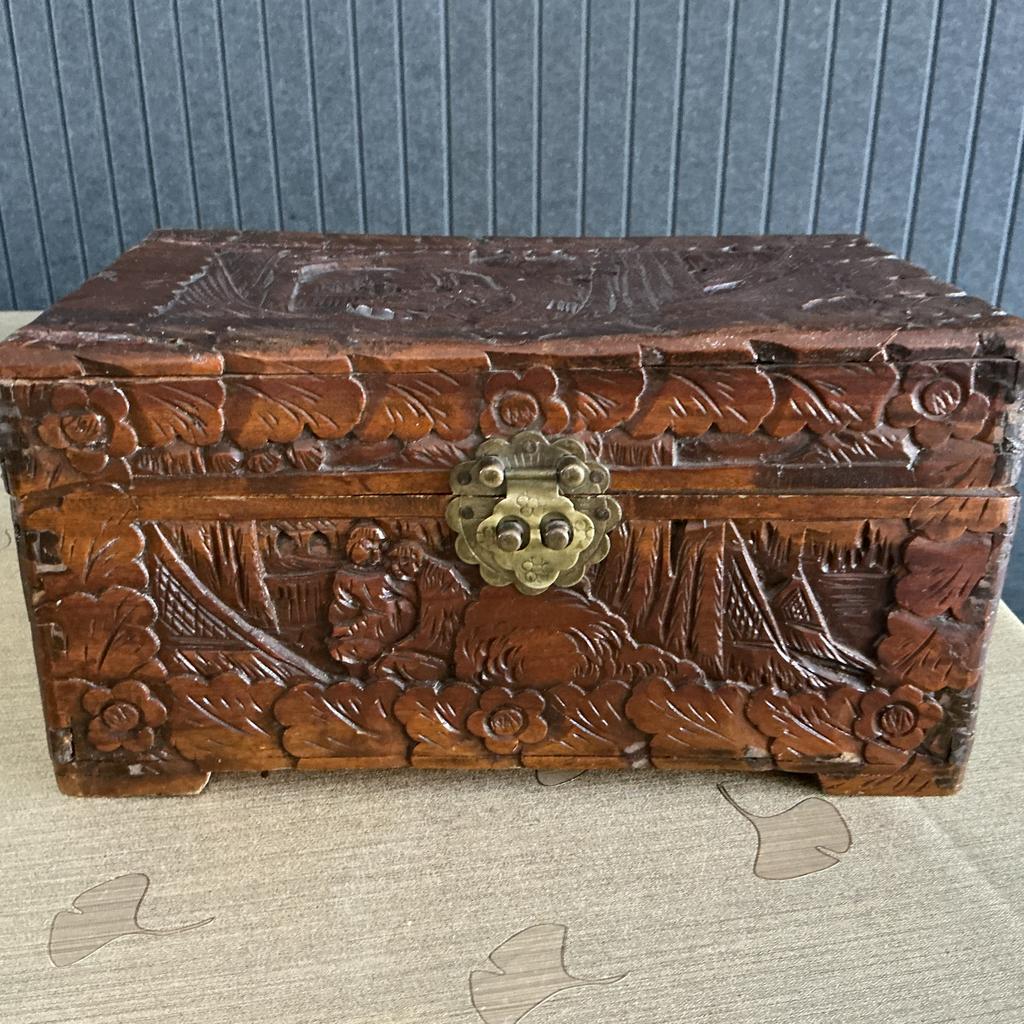 Antieke Houten Kist met Gedetailleerd Snijwerk, Ophalen of Verzenden