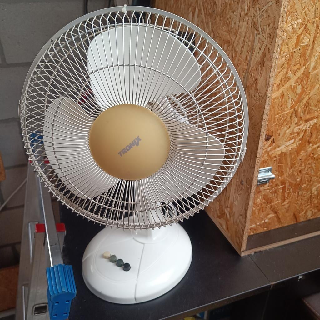 Witte Tafelventilator - Tronix, Ophalen of Verzenden, Gebruikt, Tafelventilator