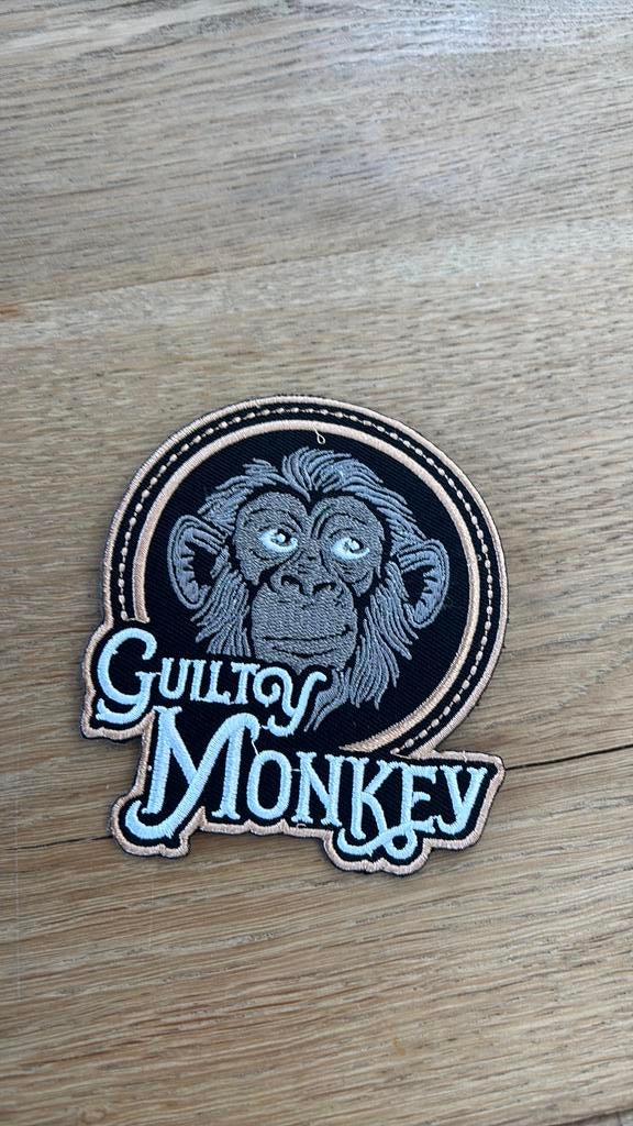 Guilty monkey embleem, Verzenden, Zo goed als nieuw