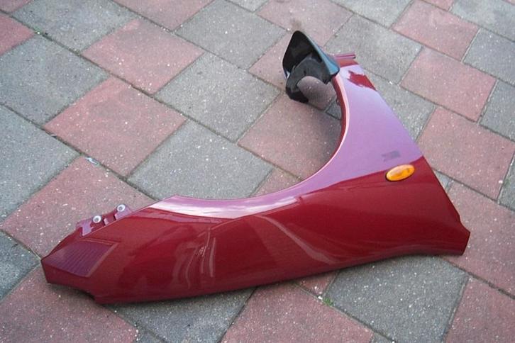 Goed spatbord MAZDA 323 coupe type BA  (3drs) 1994/1999, Auto-onderdelen, Carrosserie en Plaatwerk, Spatbord, Mazda, Voor, Gebruikt