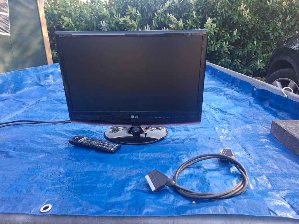 LG tv 22 inch, Ophalen of Verzenden, Gebruikt, Audio