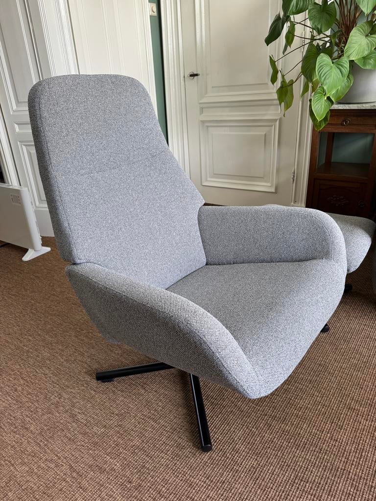 MONTEL verstelbare relax fauteuil + voetenbank, Huis en Inrichting, Fauteuils, Ophalen, Zo goed als nieuw, 75 tot 100 cm, 50 tot 75 cm