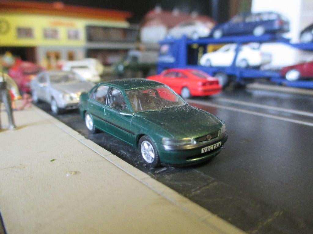 Opel Vectra B Sedan - Herpa groen-metallic, Hobby en Vrije tijd, Modelauto's | 1:87, Ophalen of Verzenden, Zo goed als nieuw, Auto