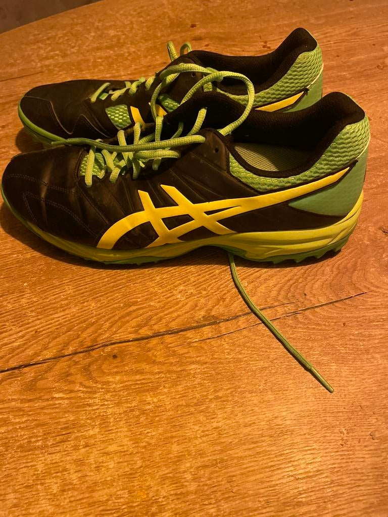 Kunstgrasschoen asics maat 44,5, Sport en Fitness, Korfbal, Ophalen of Verzenden, Zo goed als nieuw, Schoenen