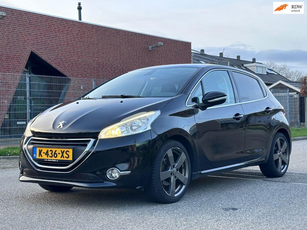 Peugeot 208 1.2 VTi Allure 5DR*Navigatie*Panoramadak*Stoelve, Voorwielaandrijving, Euro 5, Gebruikt, 31 €/maand