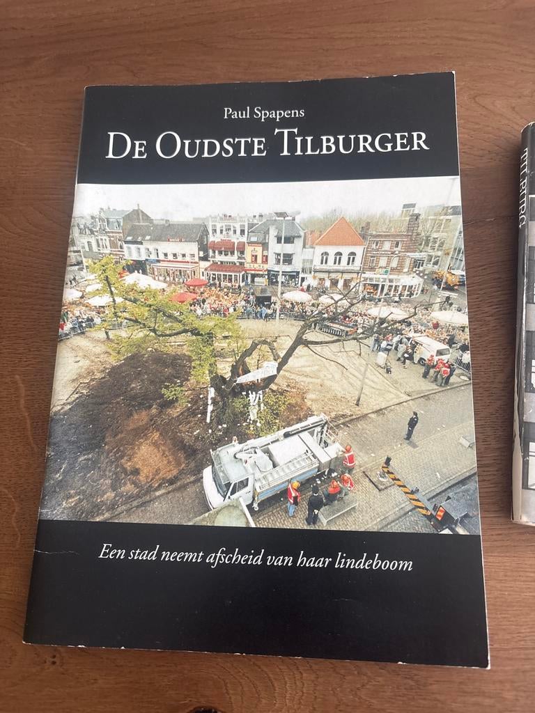 Tilburg: Een stad werd stad & De Oudste Tilburger (2 boeken), Ophalen of Verzenden, 20e eeuw of later, Gelezen