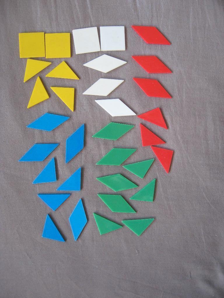 handjevol gekleurde plastic mozaïek tegeltjes (?), Ophalen of Verzenden, Gebruikt