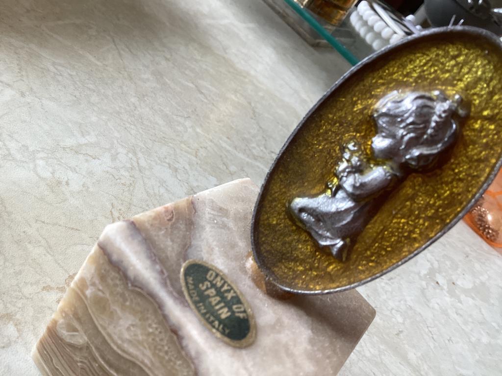 Meisje met popje  Italie // hoog 10.5 cm, Ophalen of Verzenden