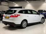 Ford Focus Wagon 1.0 E.B 101PK Titanium Navigatie|Trekhaak!, Euro 5, Gebruikt, Zwart, Wit