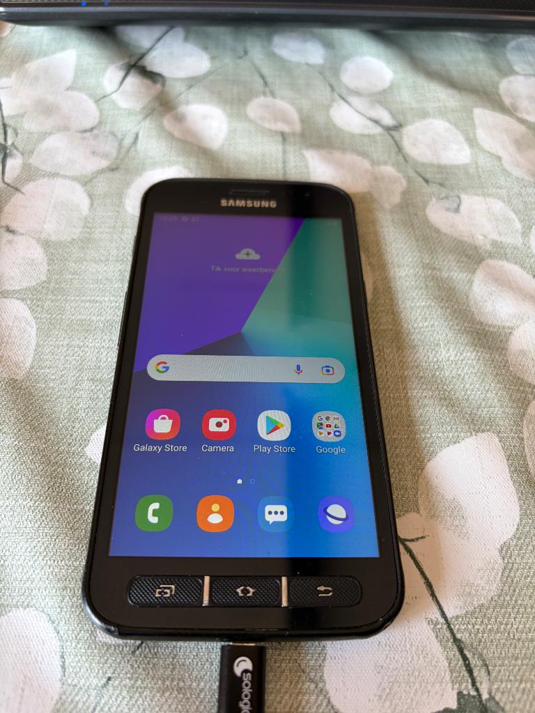 3x samsung telefoon en oplader, Telecommunicatie, Mobiele telefoons | Samsung, Gebruikt, Zwart, Touchscreen, Ophalen of Verzenden