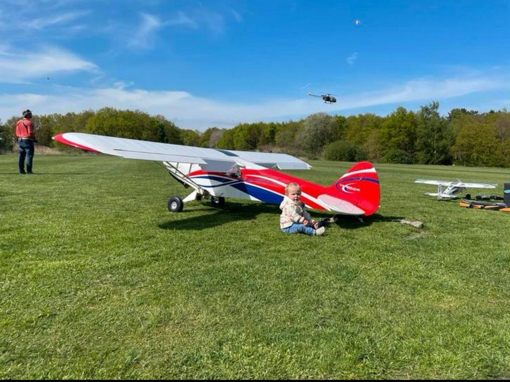 Hangar 9 Carbon Cub FX-3 RC vliegtuig, Ophalen, Gebruikt, Benzine