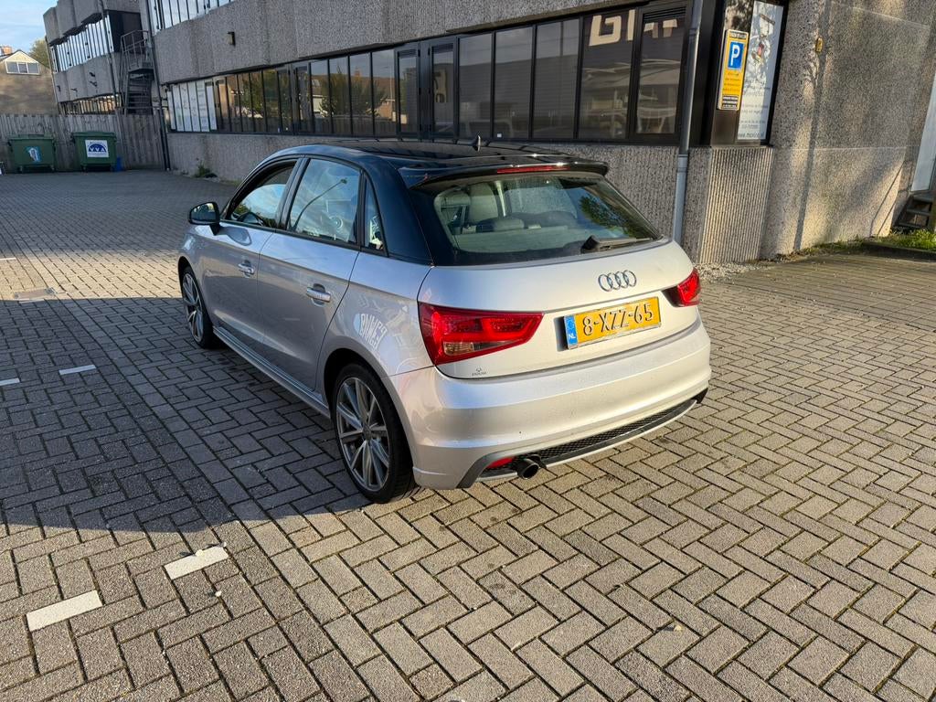 Audi A1 1.2 Tfsi 63KW SB 2014 Grijs, Auto's, Voorwielaandrijving, Zwart, 4 cilinders, Leder en Stof