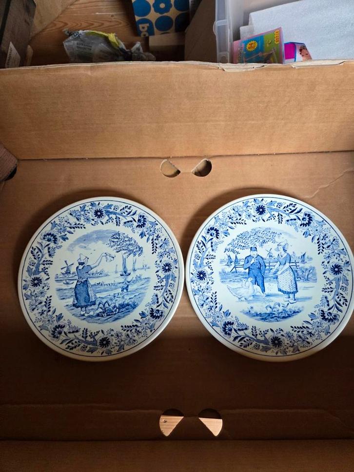 2 Boch Holland Delfts Blauwe Borden: Zwaan en Visser, Antiek en Kunst, Antiek | Wandborden en Tegels, Ophalen of Verzenden