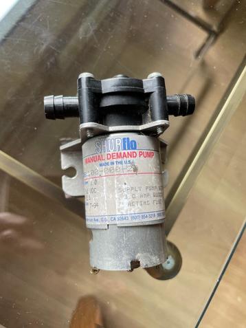 12 volt Shurflo water pompje beschikbaar voor biedingen