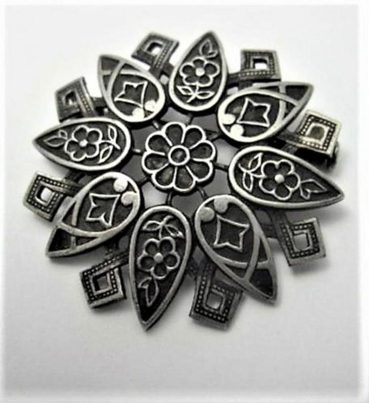 Stijlvolle Franse Art deco broche (7852-4580), Sieraden, Tassen en Uiterlijk, Broches, Zo goed als nieuw, Overige materialen, Zilver
