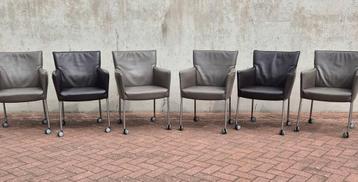 Design On Stock eetkamerstoelen Arma leer grijs bruin wielen beschikbaar voor biedingen