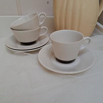 3 FRIS EDAM Aardewerk kop en schotels.  beschikbaar voor biedingen