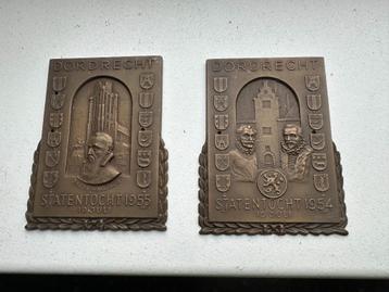 2 Statentocht 1955 en 1956 Dordrecht emblemen  / badges.   beschikbaar voor biedingen