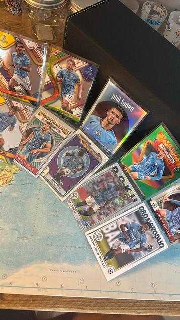 10 Topps Manchester City Spelers (Doku, Rodri, De Bruyne) beschikbaar voor biedingen