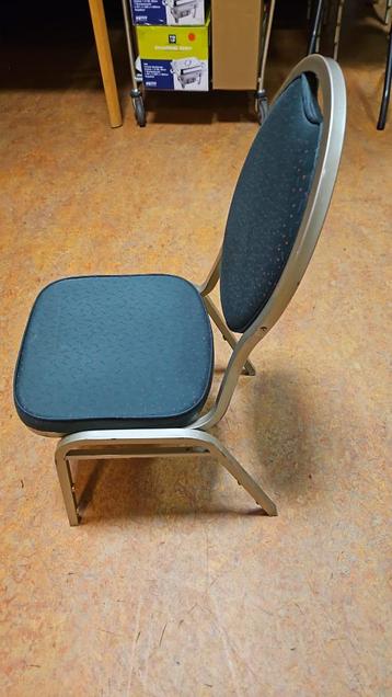 Mooie Groene Stoelen (98x stuks) beschikbaar voor biedingen