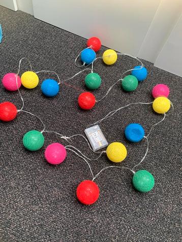 Gekleurde lampen voor muur beschikbaar voor biedingen