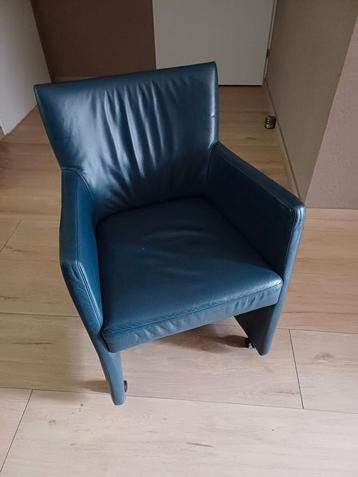 6 Blauwe leren eetkamerstoelen met wieltjes beschikbaar voor biedingen