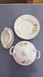 5 borden, dekschaal en sauskom, Antiek en Kunst, Antiek | Servies los, Ophalen