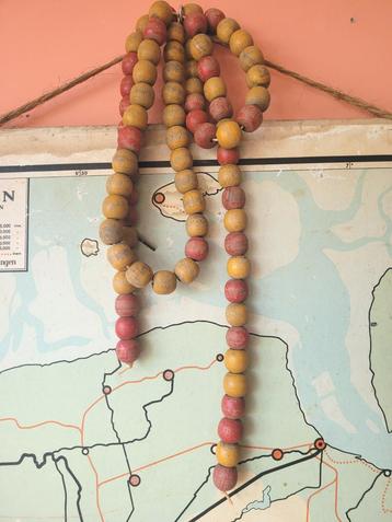 Oude houten kralen beschikbaar voor biedingen