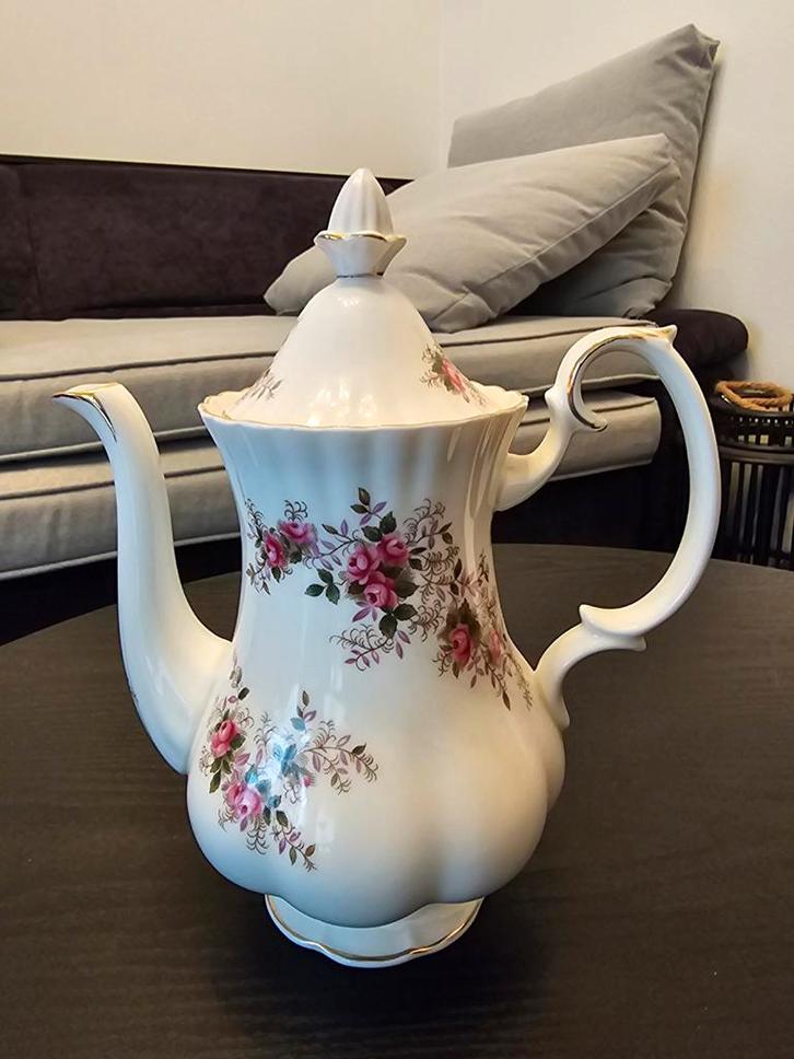 Vintage Theepot met Rozenmotief Royal Albert, Huis en Inrichting, Keuken | Servies, Zo goed als nieuw, Overige typen, Overige stijlen
