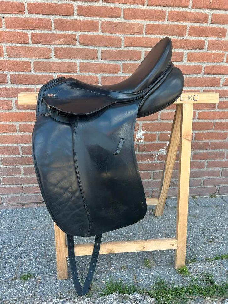 Kentaur Artemis 2 dressuurzadel 18,5 inch, Dieren en Toebehoren, Paarden en Pony's | Zadels, Gebruikt, Dressuur, Ophalen