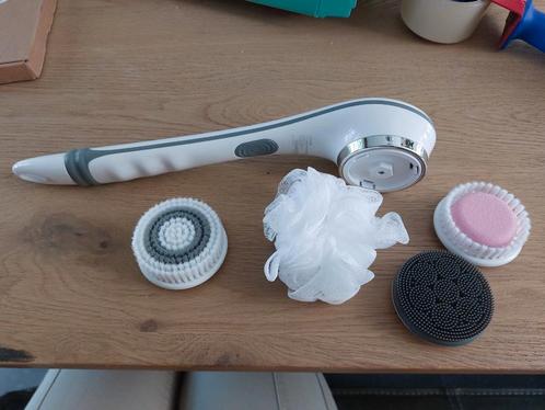 4 in 1 bad borstel, inclusief opzetstukken en oplaadkabell, Huis en Inrichting, Badkamer | Badtextiel en Accessoires, Nieuw, Ophalen of Verzenden