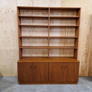 2 x vintage wandkast winkelkast boekenkast Grote kast teak beschikbaar voor biedingen