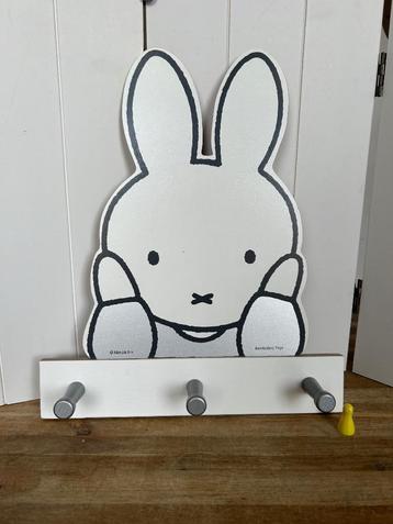 Nijntje houten kapstok met 3 haken beschikbaar voor biedingen