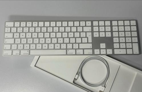 Apple Magic Keyboard - Numeriek - Draadloos, Computers en Software, Toetsenborden, Zo goed als nieuw, Qwerty, Draadloos, Ophalen of Verzenden