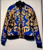 19V69 Versace Bomberjack Blauw/Zwart/Goud XL (valt als L), Kleding | Heren, Ophalen of Verzenden, Nieuw, Maat 56/58 (XL), Blauw