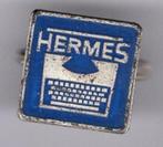 Hermes Typmachines blauw op zilverkleurig broche ( W_540 ), Verzamelen, Speldjes, Pins en Buttons, Nieuw, Merk, Speldje of Pin