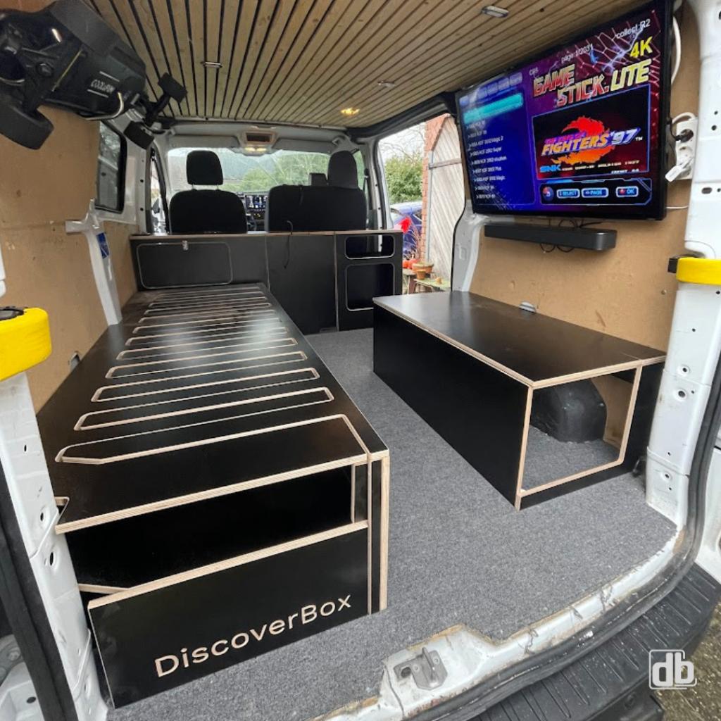 Camperinbouw op maat – vilt, vloer, elektra en meubels, Ophalen, Nieuw
