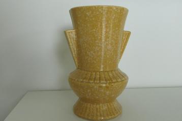 Brush usa vaas. Borstel aardewerk usa art deco vaas. beschikbaar voor biedingen