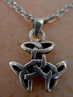 Zilveren 925 zilver kettinghanger vier verbonden triquetra's, Verzenden, Nieuw, Kruis of Symbool, Zilver