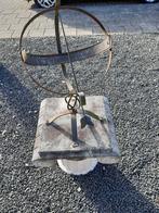 Mooie zonnewijzer op een kolompilaar., Tuin en Terras, Ophalen of Verzenden