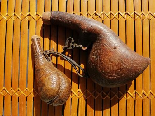Antieke Arabische kruitfles (2x)Perzisch,Afghaans, Antiek en Kunst, Kunst | Niet-Westerse kunst, Verzenden