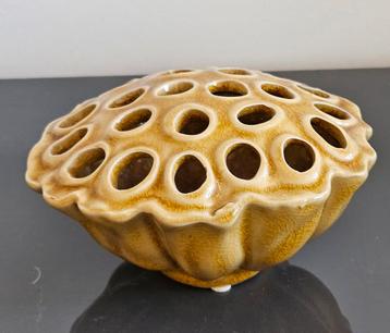 Okergele Lotus Vaas Des Pots beschikbaar voor biedingen